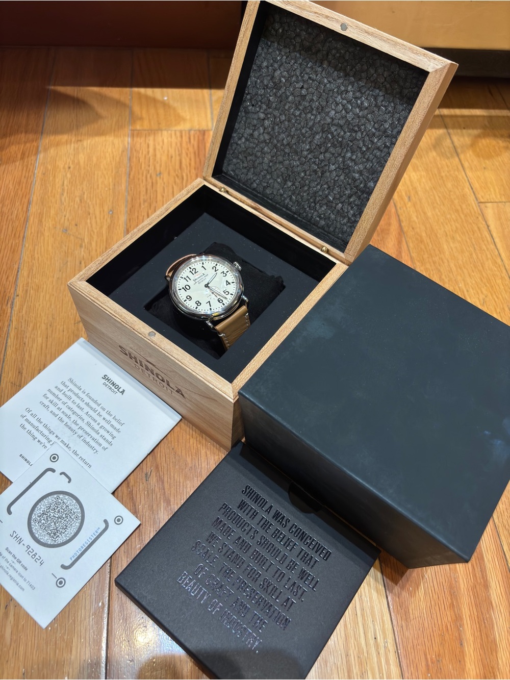 Shinola The Runwell Cream Mens 47mm Dial Leather Strap Argonite 1069 Watch w Box - Picture 2 of 13